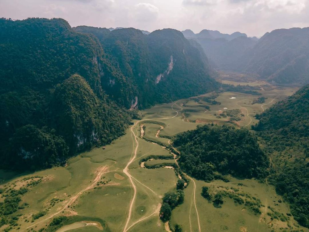 Phát hiện thảo nguyên xanh chỉ cách Hà Nội 2 giờ chạy xe, du khách nhận xét như “Mông Cổ thu nhỏ” - Ảnh 2.