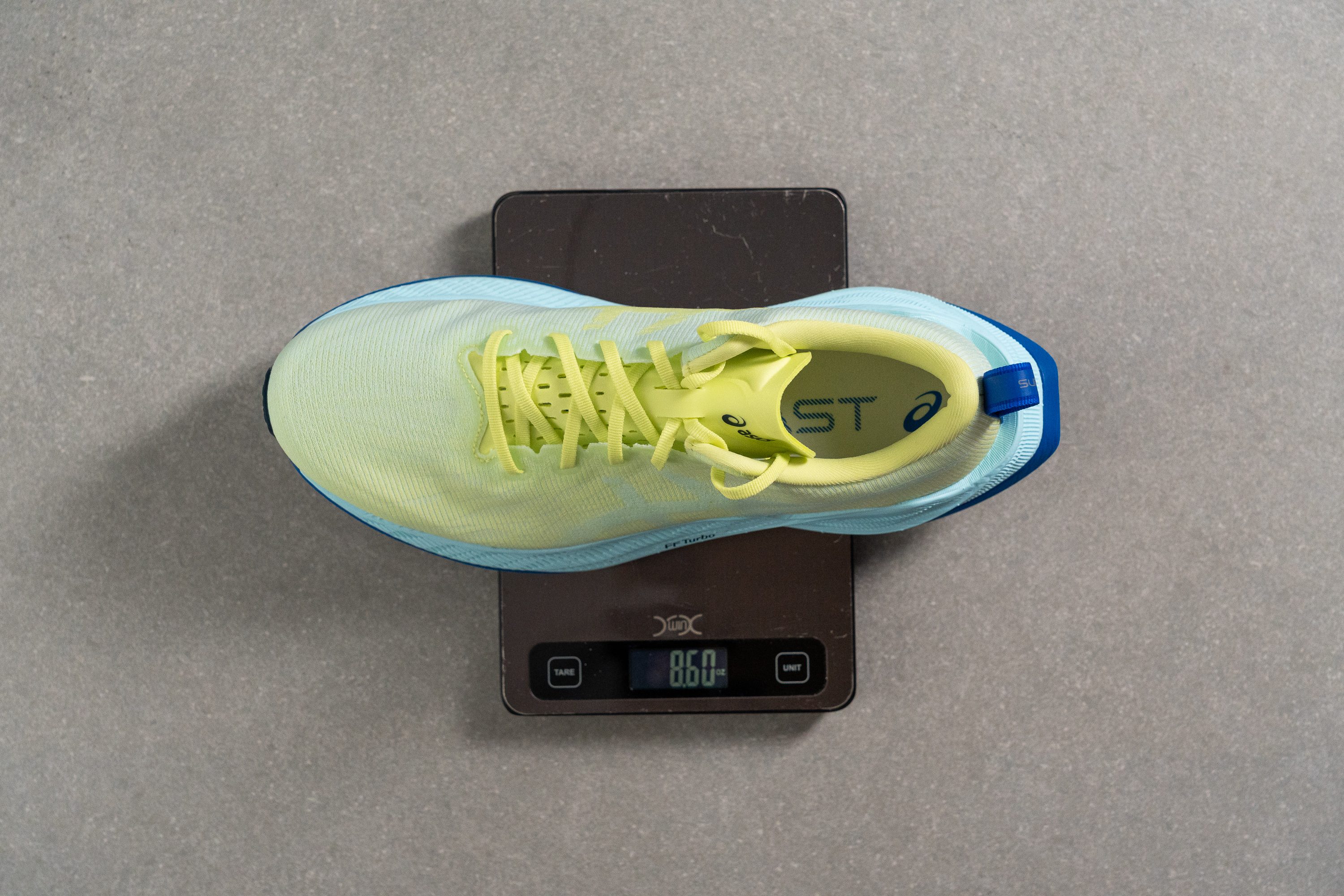 ASICS Superblast Weight