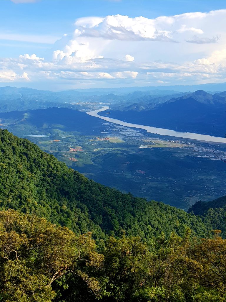 Kinh nghiệm trekking núi Ba Vì- vui ” đỉnh nóc kịch trần”