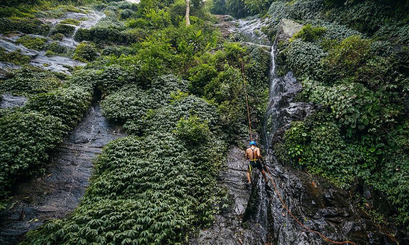 Núi Ba Vì là địa điểm trekking, leo núi gần Nà Nội lý tưởng với độ cao 1296m