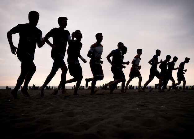 team training young boys sunset beach 21730 9025 - Bí Quyết Tăng Hiệu Quả Tập Luyện Gấp Nhiều Lần